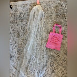NWT Vow’d Classic Floor Length Tulle Veil